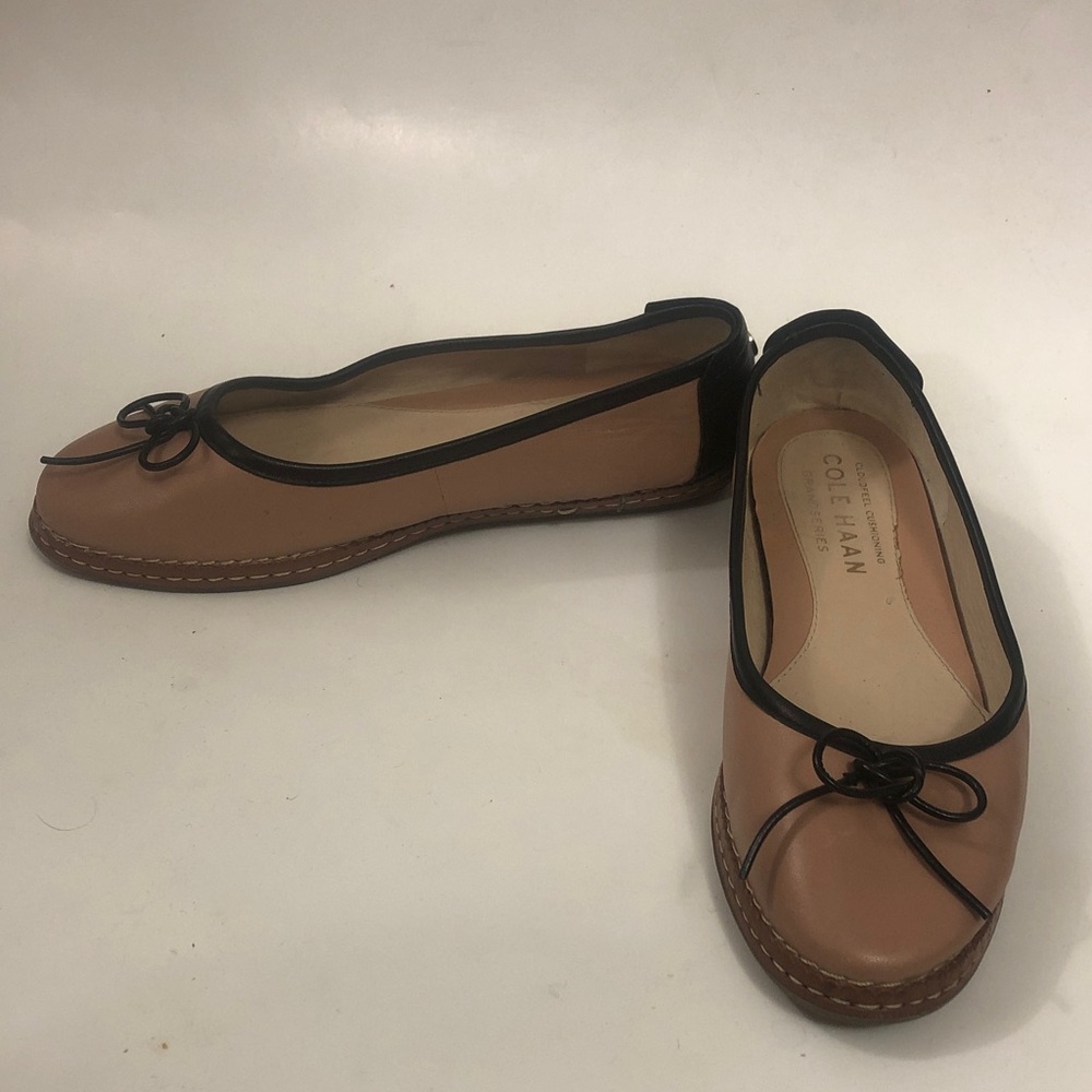 Cole Haan 5B Ballet Flat Shoe Rose Pink & Black Leather & Bow Detail Excellent